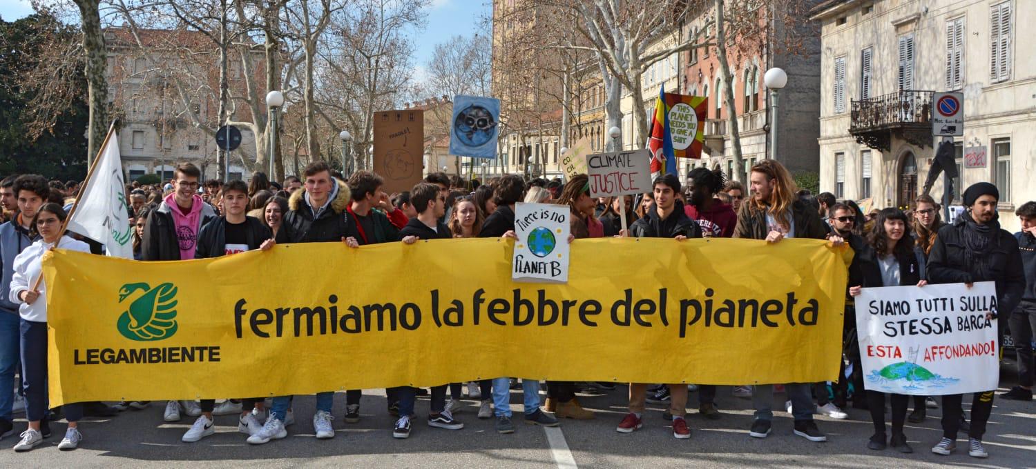 Copertina per Sciopero per il clima a Gorizia, la rabbia dei ragazzi contro l'emergenza ambientale